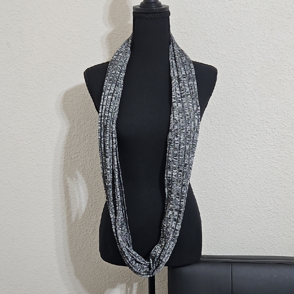 Gray Abstract Pattern Loop Scarf - Picture 3 of 5